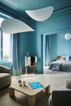 Suite | Hypoallergeen beddengoed, individueel gedecoreerd, een bureau