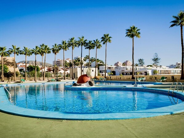 Pool - Modern apartment with pool and WiFi in Playa de las Américas (Playa de las Américas)
