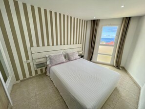 1 bedroom, free WiFi, bed sheets - Modern apartment with pool and WiFi in Playa de las Américas (Playa de las Américas)