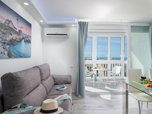 TV - Modern apartment in Playa de las Américas with pool, air conditioning and WiFi (Playa de las Américas)