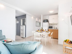 Interior - Modern 2-bedroom apartment in Playa de las Americas with pool and stunning views (Playa de las Américas)