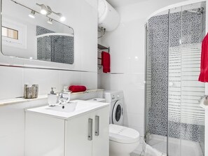 Hair dryer, towels - Charming apartment with pool and Wi-Fi in Playa de las Américas (Playa de las Américas)