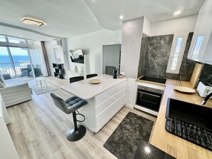 Interior - Exquisite renovated 2-bedroom apt with pool, air conditioning and WiFi in Las Américas (Playa de las Américas)