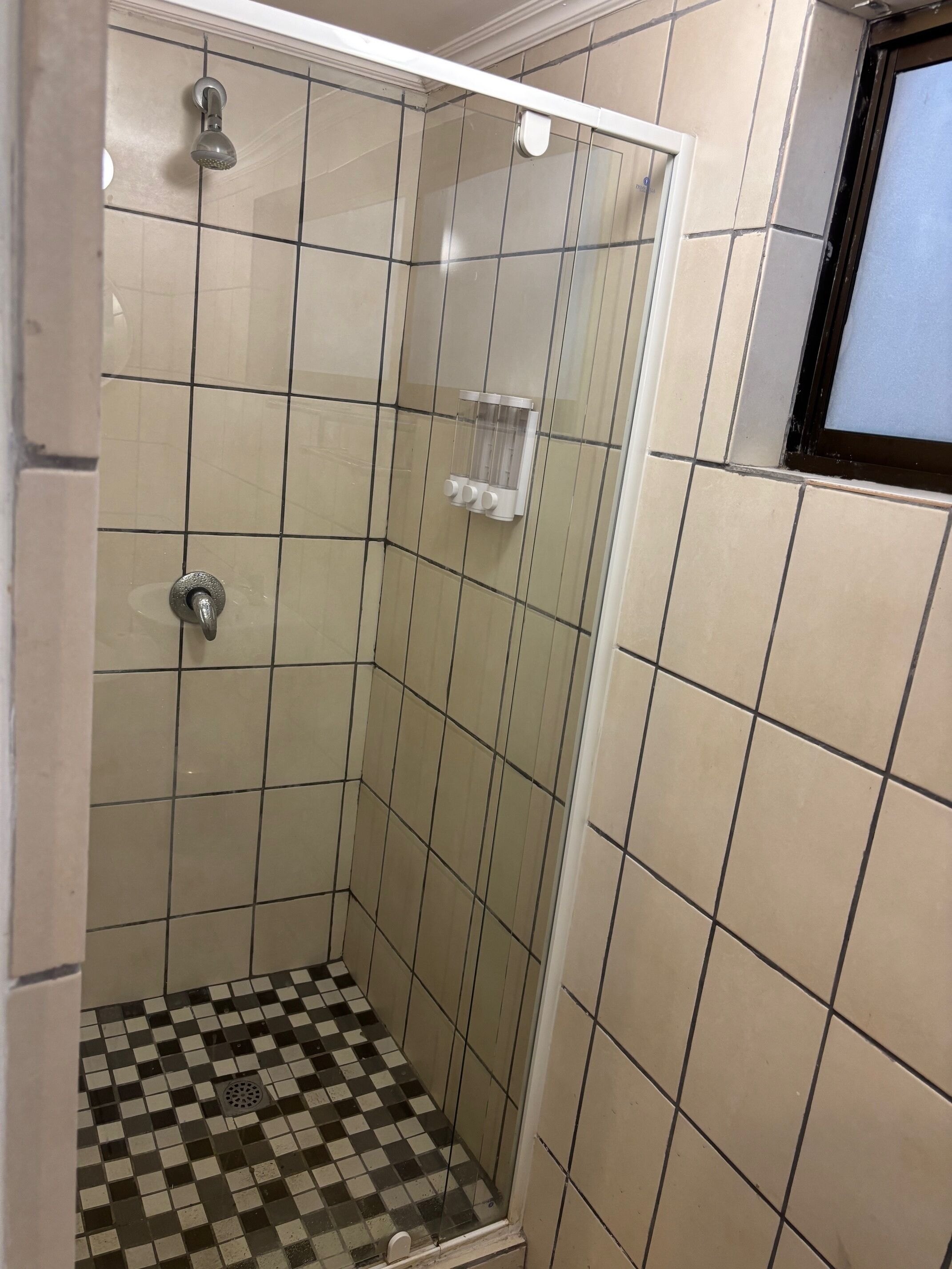 淋浴設備、提供毛巾、番梘、洗頭水