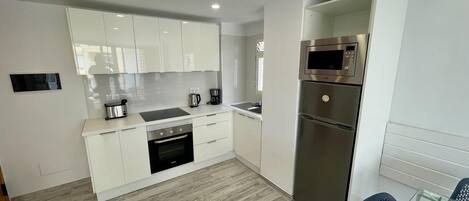 Fridge, oven, coffee/tea maker, toaster