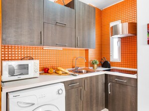 Refrigerador, microondas y tostadora