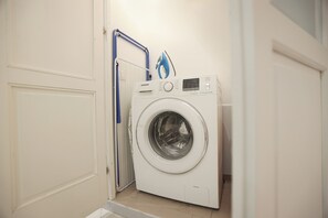 Interior - (New) Ponte Vecchio Tower (Firenze)