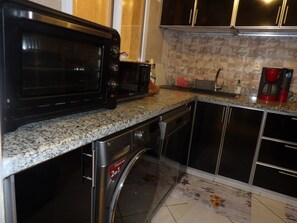 Fridge, microwave, oven, dishwasher - Apartment in the heart of Essaouira (Essaouira)