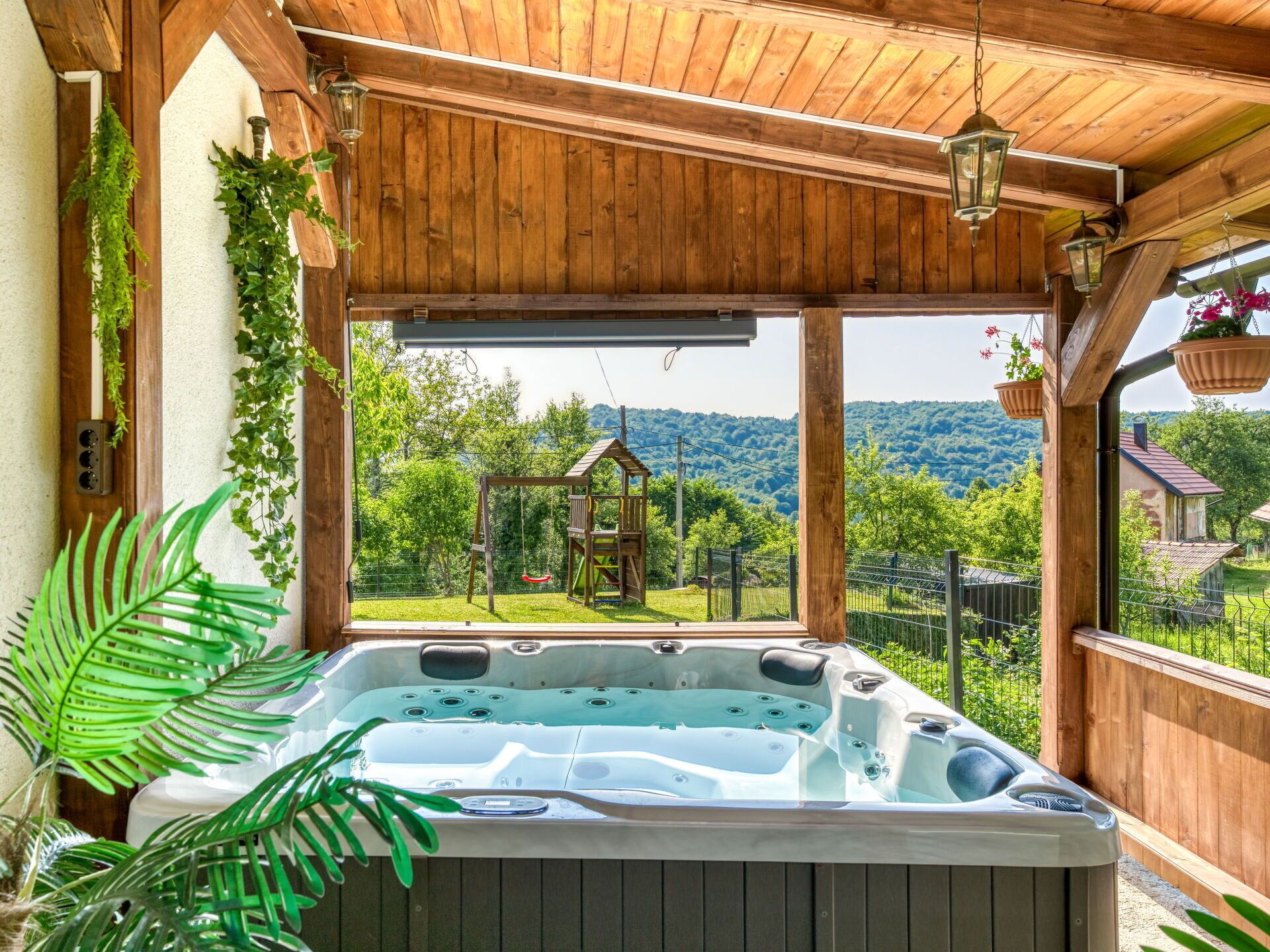 Outdoor spa tub