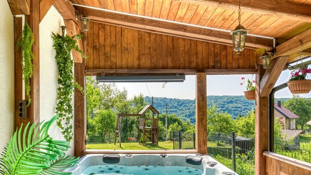 Outdoor spa tub - Beautiful private villa for 8 guests with hot tub, WIFI, TV and balcony (Brod Moravice)