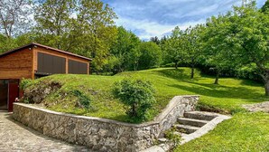 Property grounds - Beautiful private villa for 8 guests with hot tub, WIFI, TV and balcony (Brod Moravice)