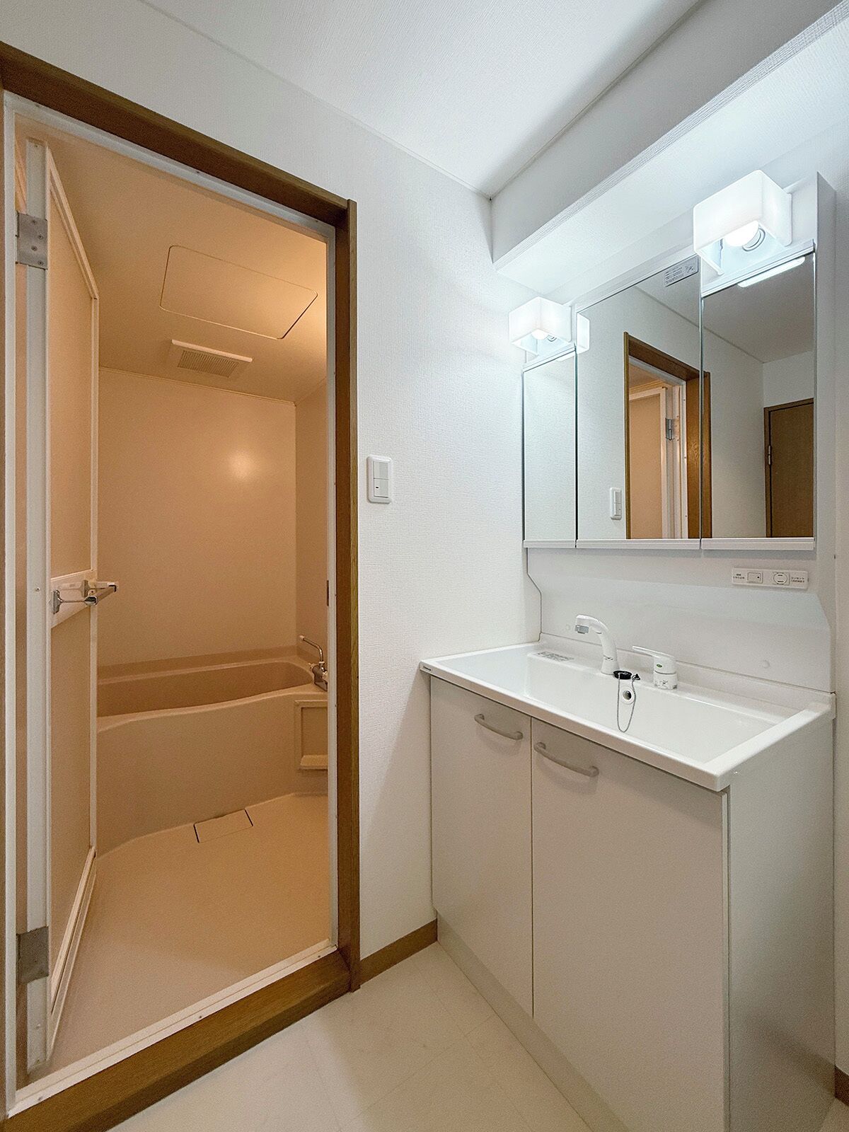 City Apartment, Non Smoking, Balcony | Bathroom | Slippers