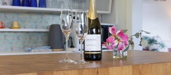 Cozy Delight- Close to airport