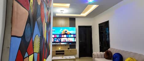 Apartment | Wohnbereich | Flachbildfernseher