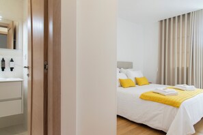 5 bedrooms, iron/ironing board, WiFi, bed sheets - Castro's Inn Monção (Monção)