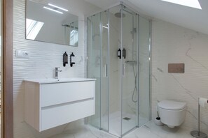Shower, hair dryer, towels, soap - Castro's Inn Monção (Monção)