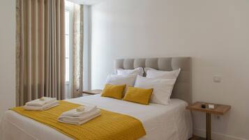 5 bedrooms, iron/ironing board, WiFi, bed sheets