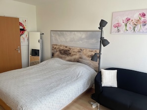 1 habitación, escritorio, wifi gratis y ropa de cama