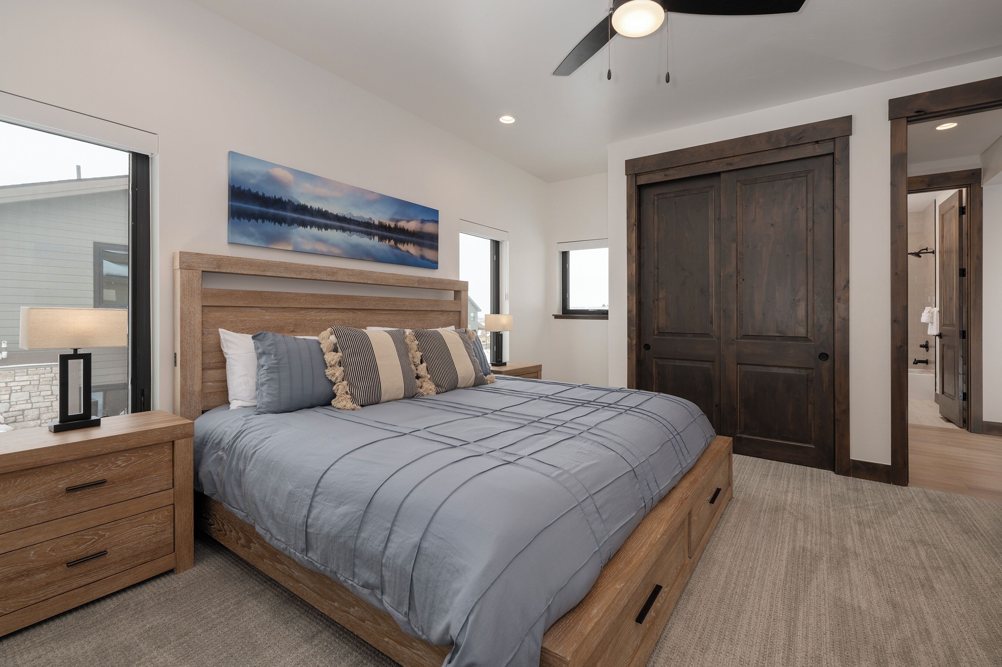 4 bedrooms, desk, iron/ironing board, travel cot