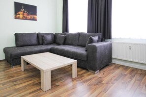 Deluxe Apartment, 3 Bedrooms | Living room