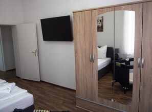 Deluxe Apartment, 3 Bedrooms | 9 bedrooms, individually furnished