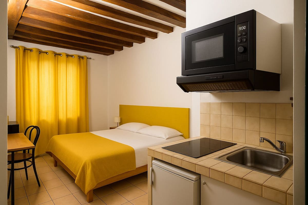 Double Studio - Kitchenette | Laptop workspace, blackout drapes, soundproofing, iron/ironing board