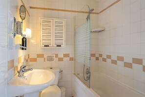 Double Studio - Kitchenette | Bathroom | Free toiletries, hair dryer, towels, soap - Résidence Chlorophylle (Arcueil)