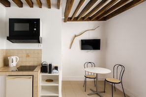 Double Studio - Kitchenette | Private kitchen | Toaster