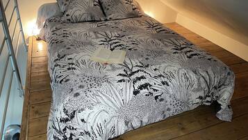 3 bedrooms, iron/ironing board, travel cot, WiFi