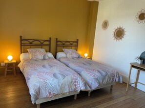 3 chambres, fer et planche à repasser, lit de bébé portatif, Wi-Fi