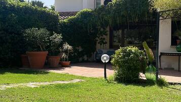 Quadruple Room, Garden View | Living area | TV