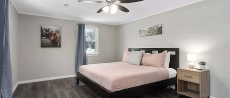 7 slaapkamers, een strijkplank/strijkijzer, reisbedje, wifi