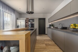 Microwave, dishwasher, coffee/tea maker, high chair - Villa Quercus Zadarvillas (Policnik)