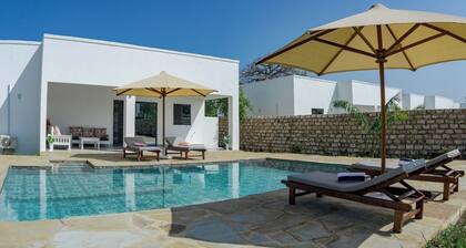 “Four You Two”
Charming 3-bedroom house with AC and WiFi in tranquil Diani Beach