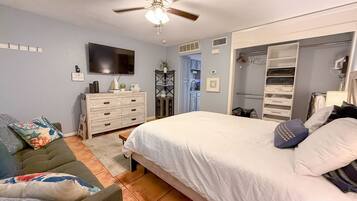 Iron/ironing board, free WiFi, bed sheets