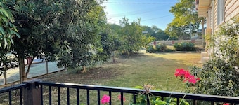 Hidden Gem 1 Brm House - by shops WiFi+Parking+A/C