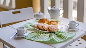 Maison, 3 chambres, terrasse | Repas de petit déjeuner