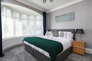 4 bedrooms, desk, iron/ironing board, travel cot