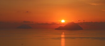 DonkeyIsland - sea and sunset view apartments