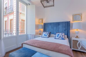 1 habitación, tabla de planchar con plancha, internet y ropa de cama