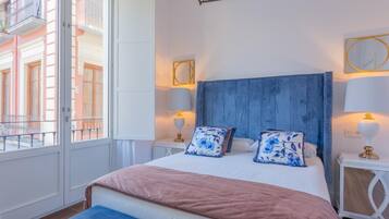 1 slaapkamer, een strijkplank/strijkijzer, internet, beddengoed