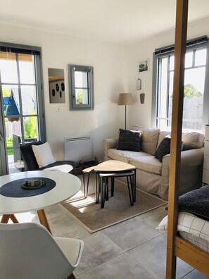 TV - Bel Air Studio.covered terrace.garden.view of the Pont de Normandie.private parking (Honfleur)