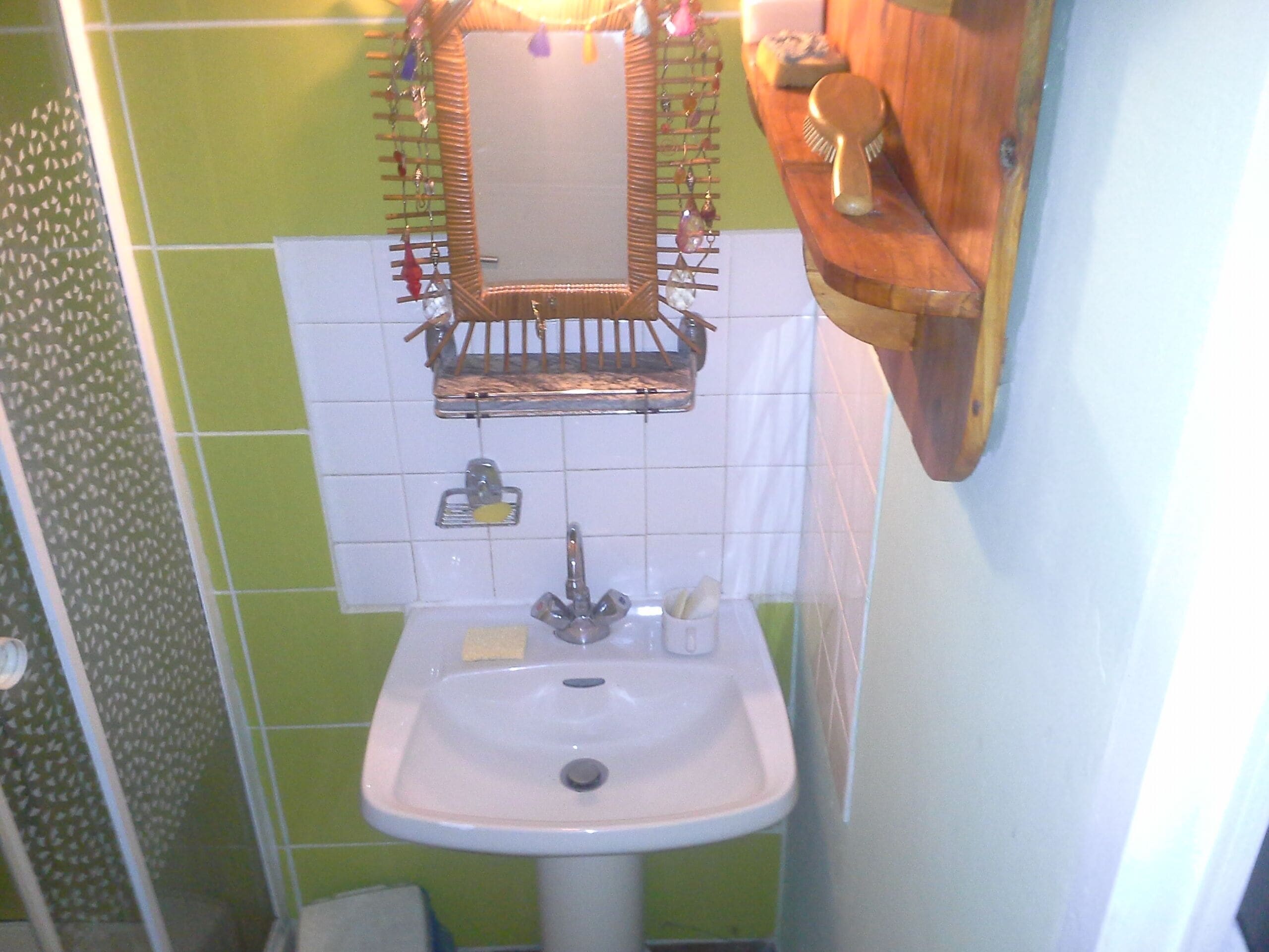 Doccia, asciugacapelli, asciugamani, sapone