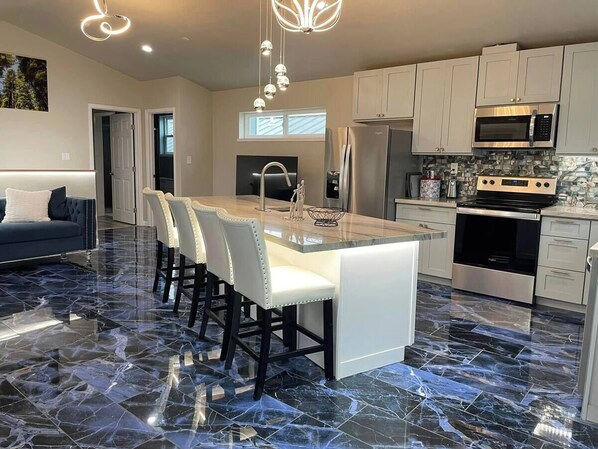 電子レンジ、オーブン、コンロ、食器洗い機