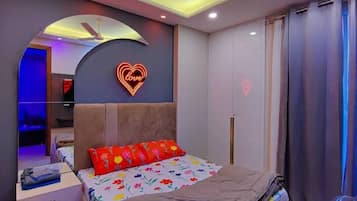 Phòng cơ bản | Bàn, truy cập Internet không dây miễn phí