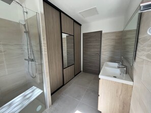 Shower, hair dryer, towels, toilet paper - New villa with real Jacuzzi in a green setting 20 minutes from the beaches (Castries)