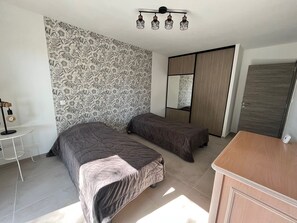 5 chambres, fer et planche à repasser, Wi-Fi, literie fournie