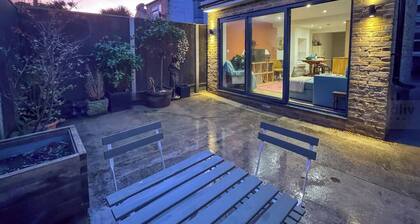 Modern Margate Maisonette close to the beach by Adliv