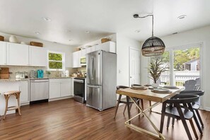 冰箱、微波炉、烤箱、炉灶