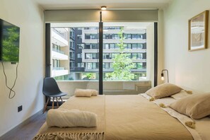 2 bedrooms, desk, iron/ironing board, WiFi